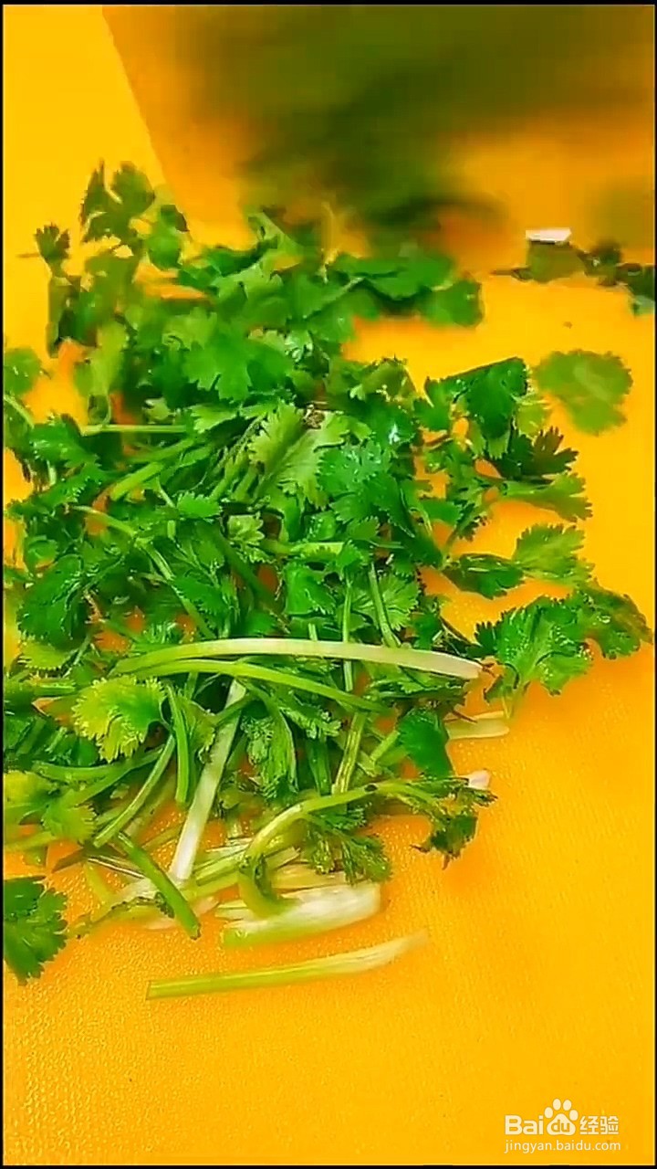 如何制作黄瓜香菜拌花生