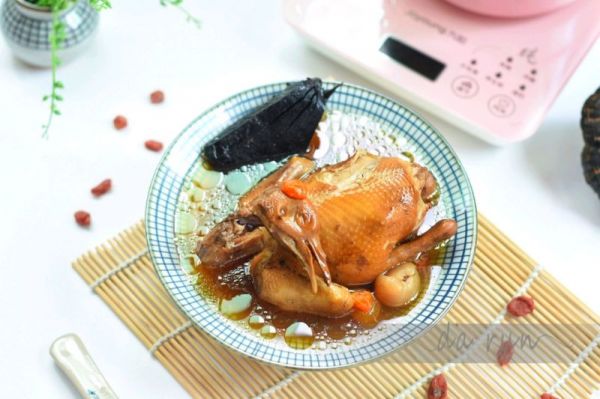 灵芝桂圆鸽子汤