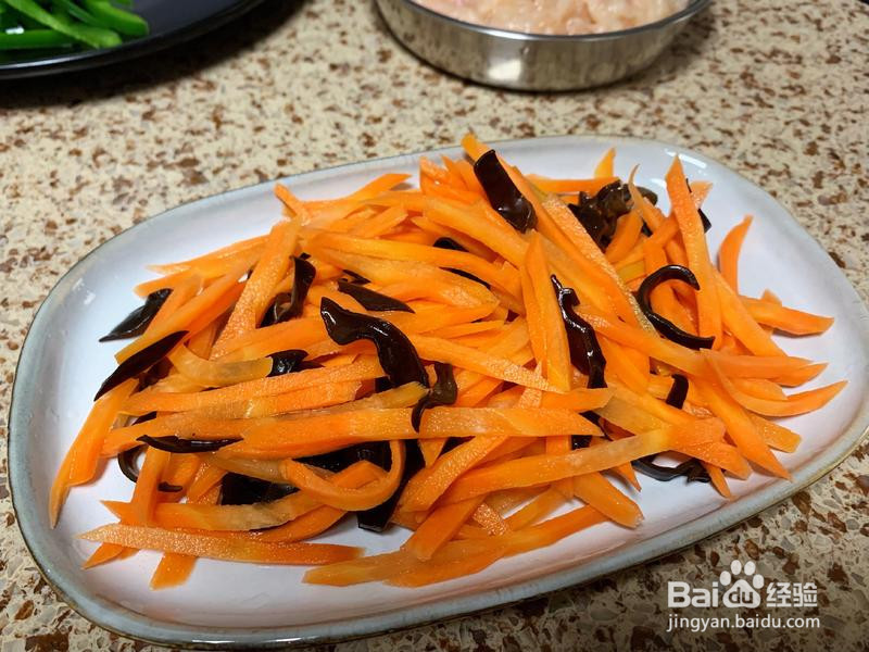 下饭快手菜鱼香鸡丝的做法