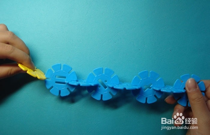 雪花片如何拼装小帆船图形