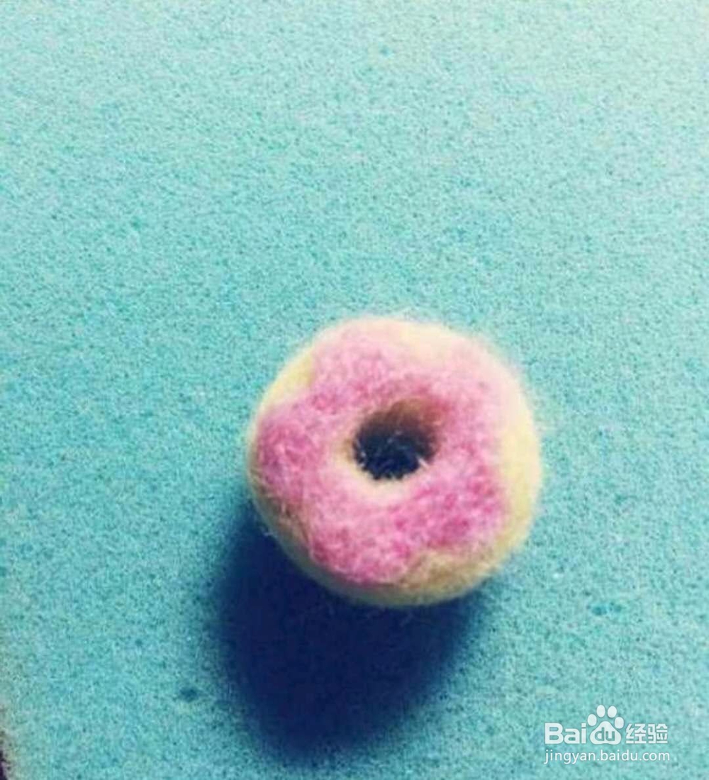 如何用羊毛毡制作甜甜圈