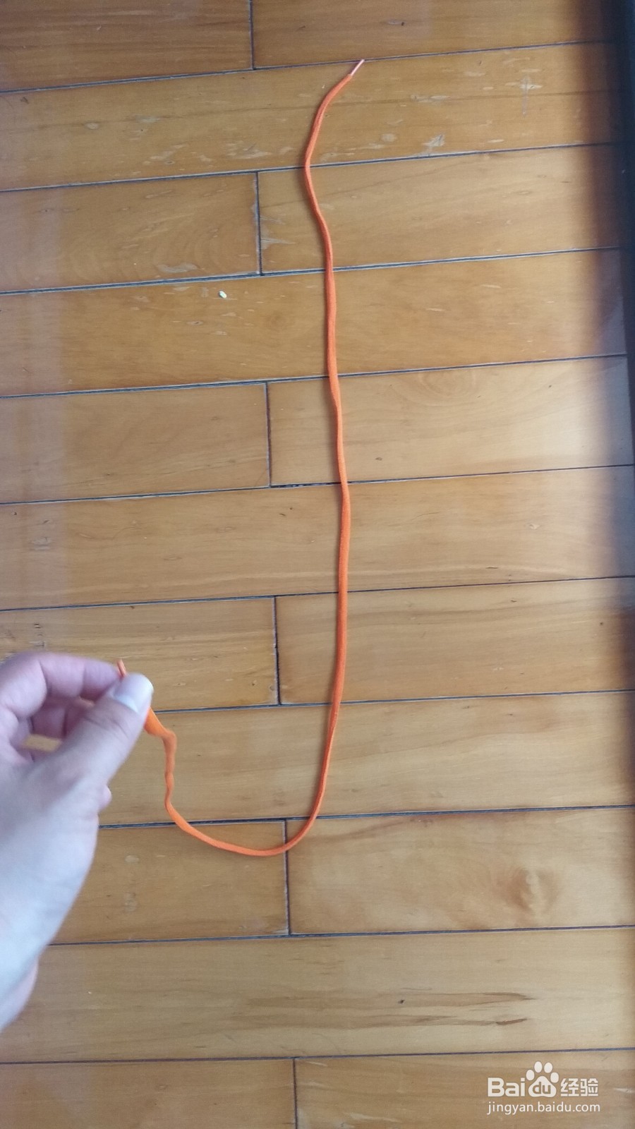 如何用一个鞋带做简易的中性笔的支架