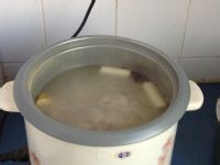 莲藕排骨汤的做法