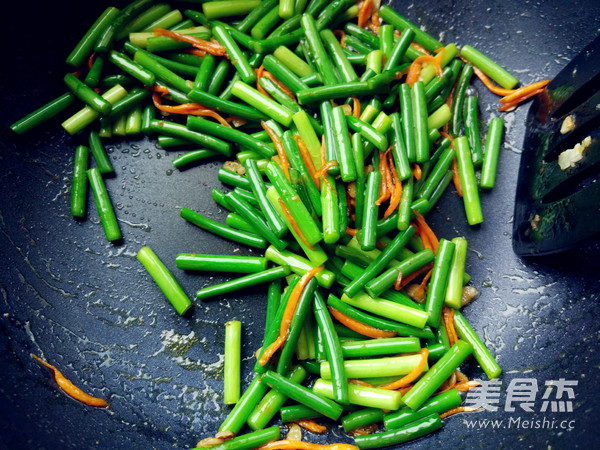 蒜薹炒鸡蛋的做法