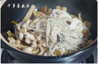 酸辣腐竹菌菇煲
