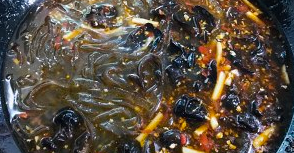 如何制作香辣美味的水煮肉片