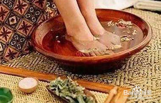 艾叶泡脚真的能减肥吗泡脚水加艾叶瘦身效果最佳