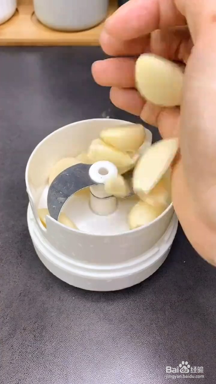 如何制作蒜香鸡翅