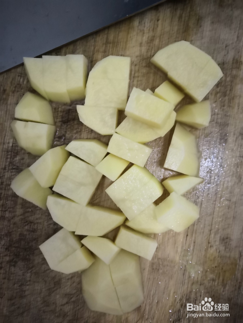 如何制作黑胡椒土豆鸡翅