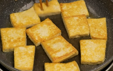 如何做美味牛肉茄子豆腐煲?