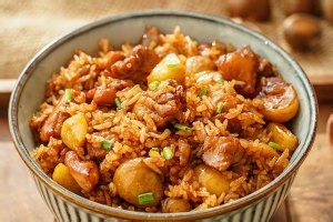 教你怎么做电饭煲板栗鸡腿焖饭