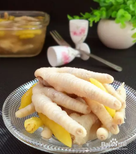 泡椒鸡爪的做法。