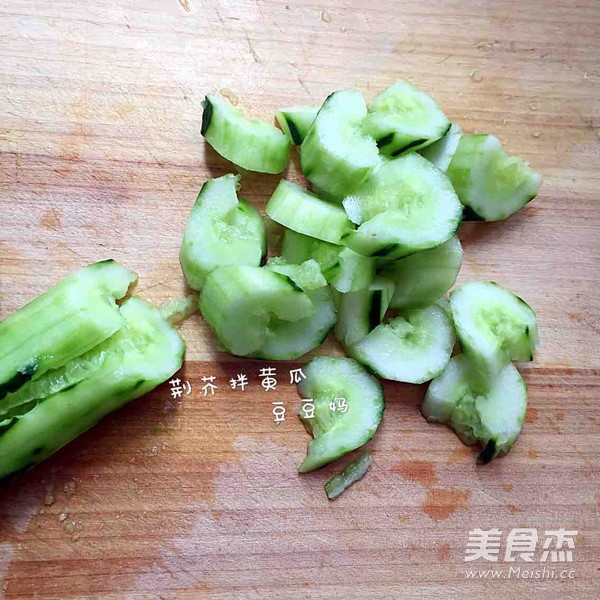 荆芥拌黄瓜的做法