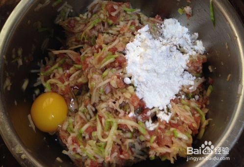 厨房挑战之荤菜茄汁西葫芦猪肉饼怎么做?