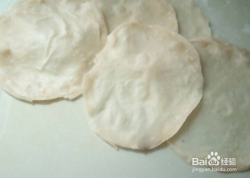 用饺子皮煎制一盘酥脆