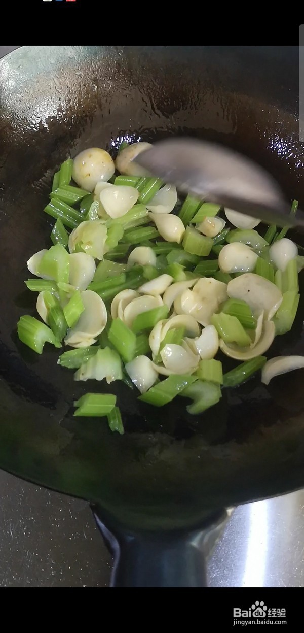 超好吃的西芹百合炒虾仁的做法