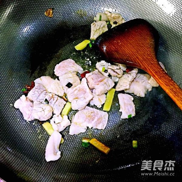 芋头红烧肉的做法