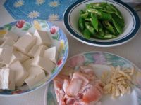 培根豆腐炒青椒的做法