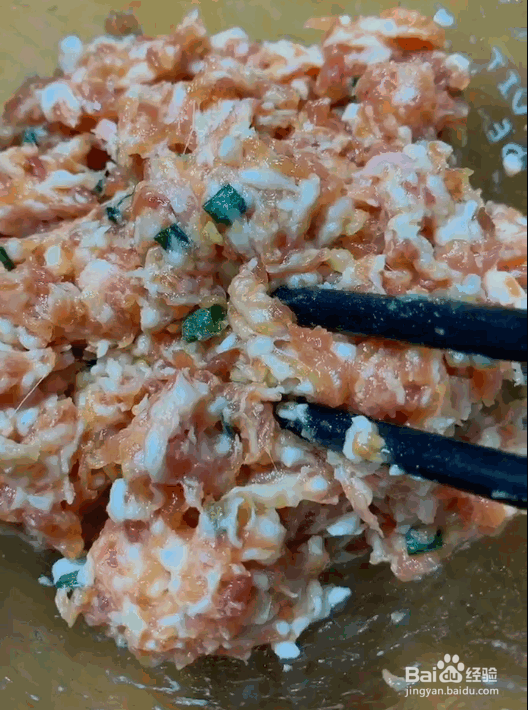 如何制作美味的青椒酿肉
