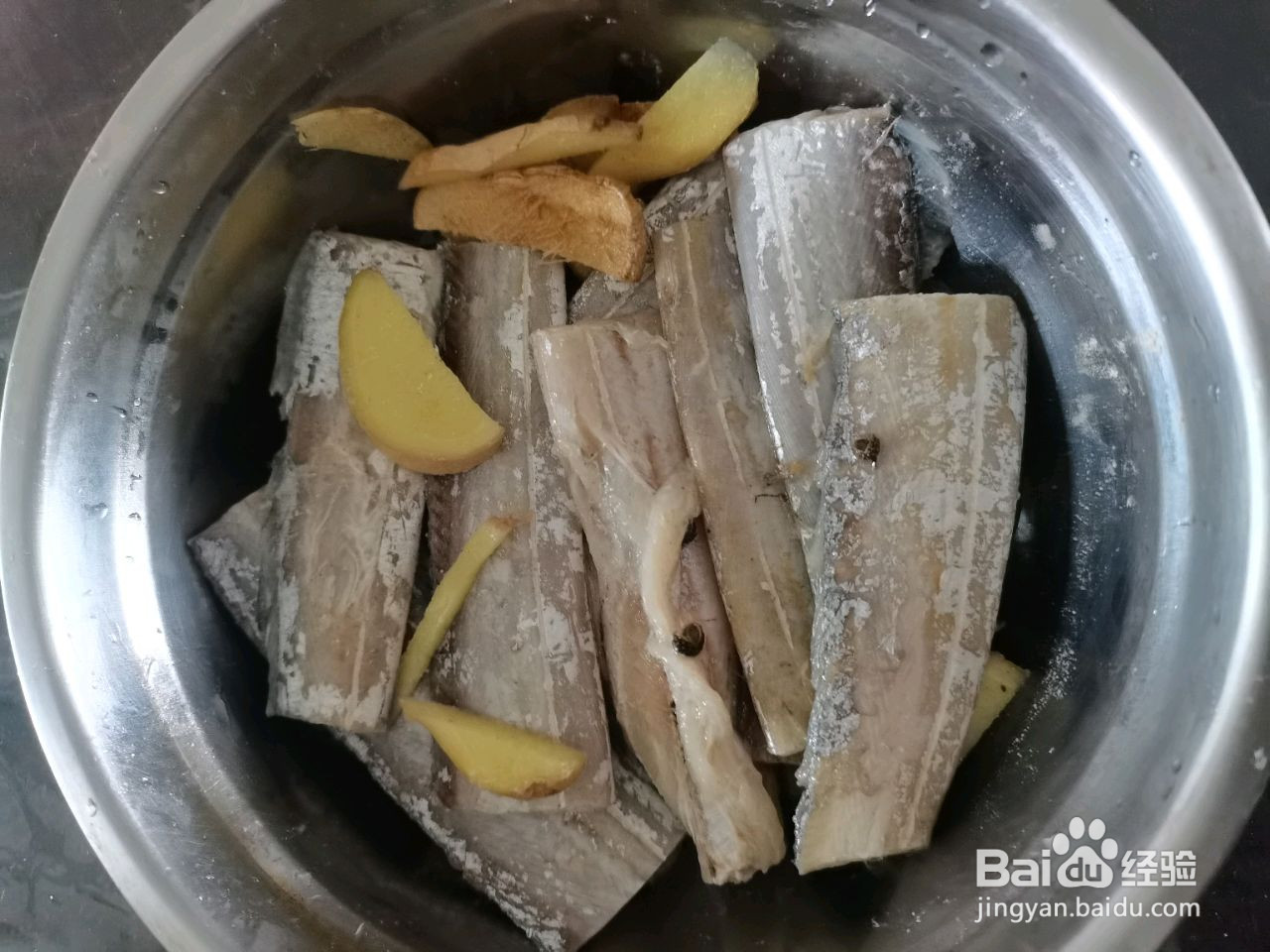炸带鱼的做法