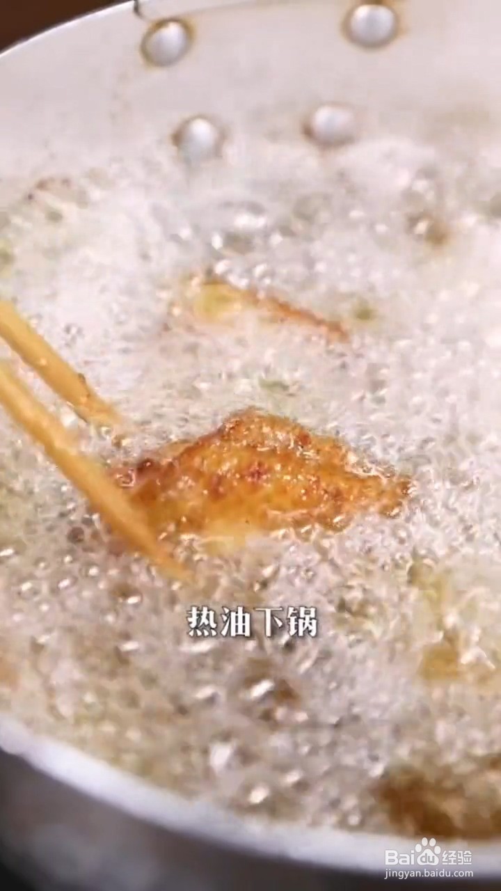 如何制作肉多汁的蒜香鸡翅