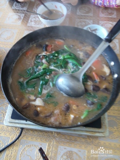 抓住家中的美食：[1]烹制西红柿羊排火锅