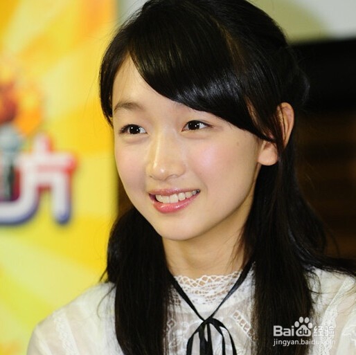 邓紫棋潮装找回少女味 盘点那些少女感爆棚明星