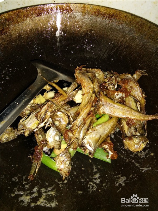 干煎冰鱼花生米