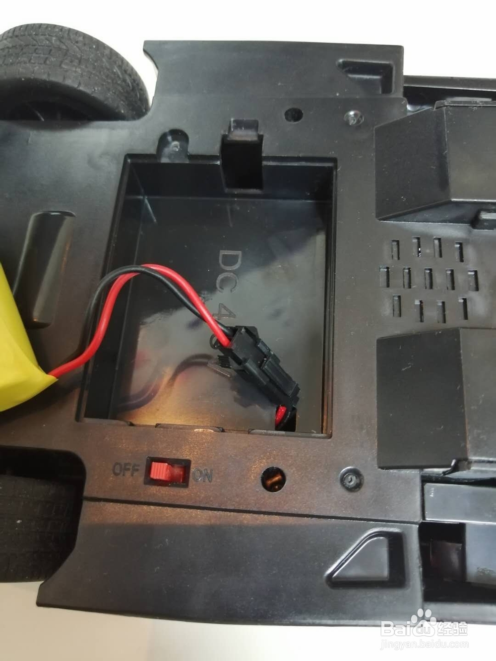 如何拆卸遥控汽车充电电池