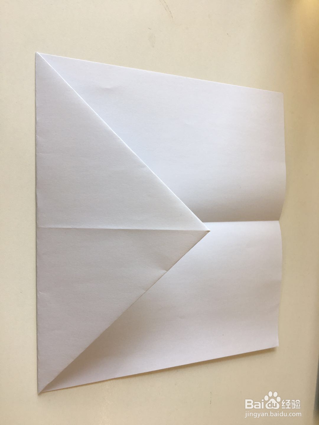 如何折贴纸飞机