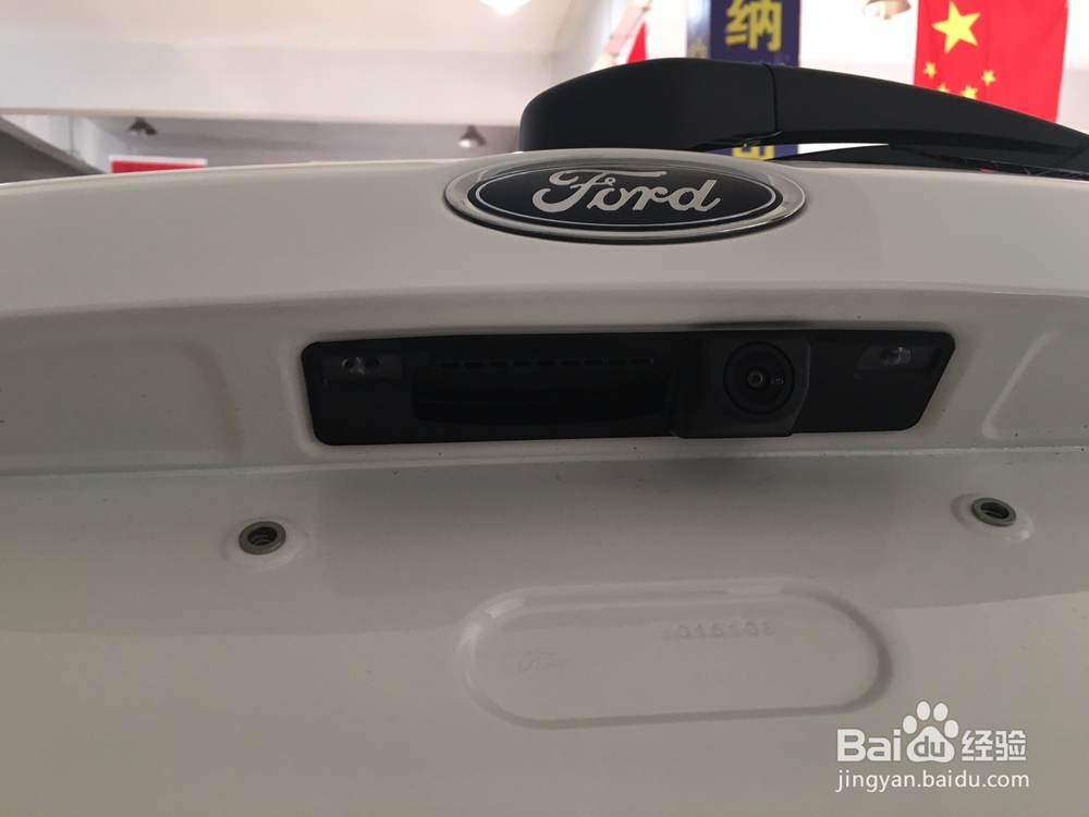 福特福克斯如何打开前机盖、后备箱、油箱盖？