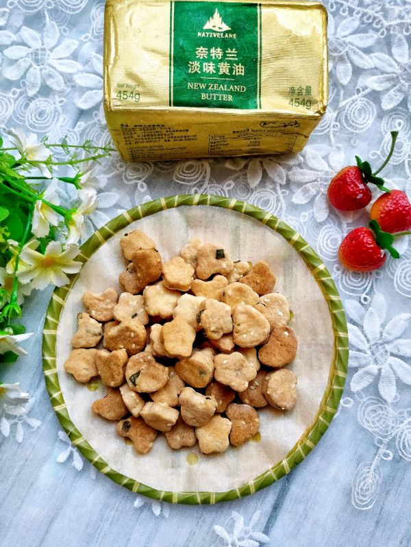 营养酥脆黄油香葱鸡蛋小饼干