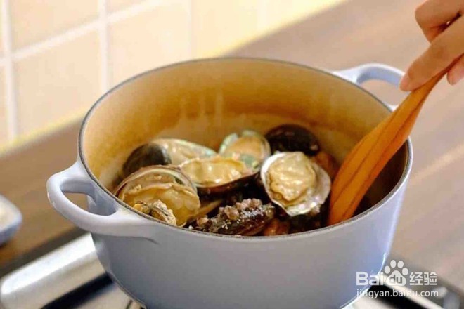 鲍鱼烧排骨的做法