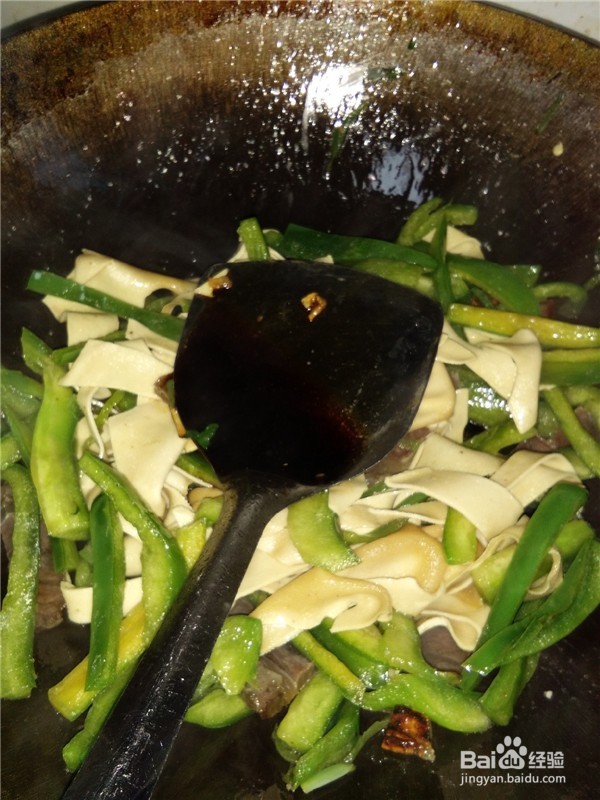 青椒丝豆腐皮炒腊肉