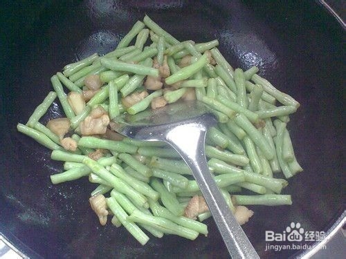 怎样做五花肉烧白豆角