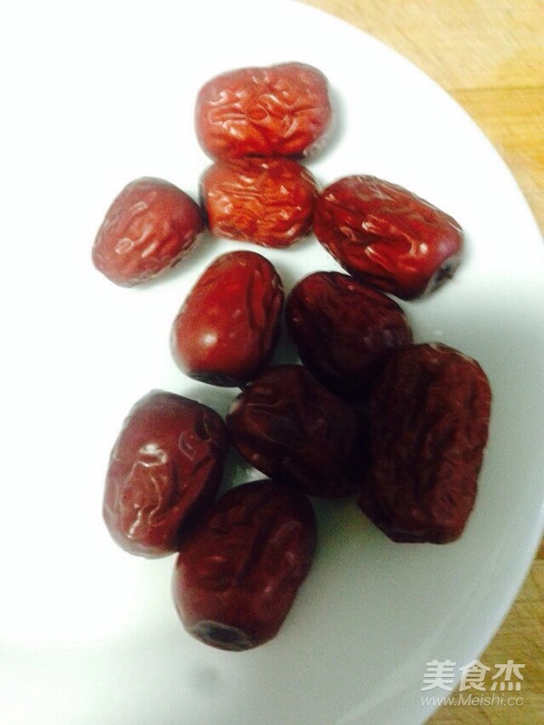 火龙果香蕉莲子红枣银耳汤