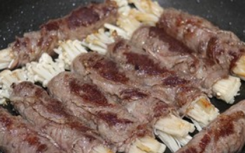 超级下饭的金针菇牛肉卷