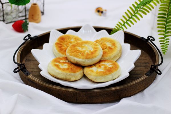 洋葱猪肉香菜发面馅饼