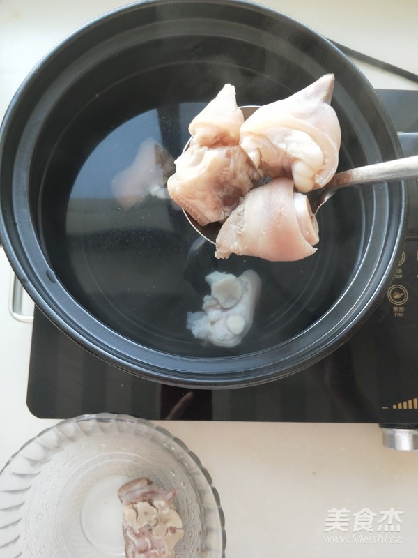 一碗营养佳肴--黄豆蹄髈汤