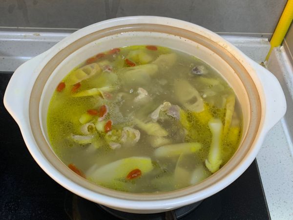 松茸竹笋土鸡汤