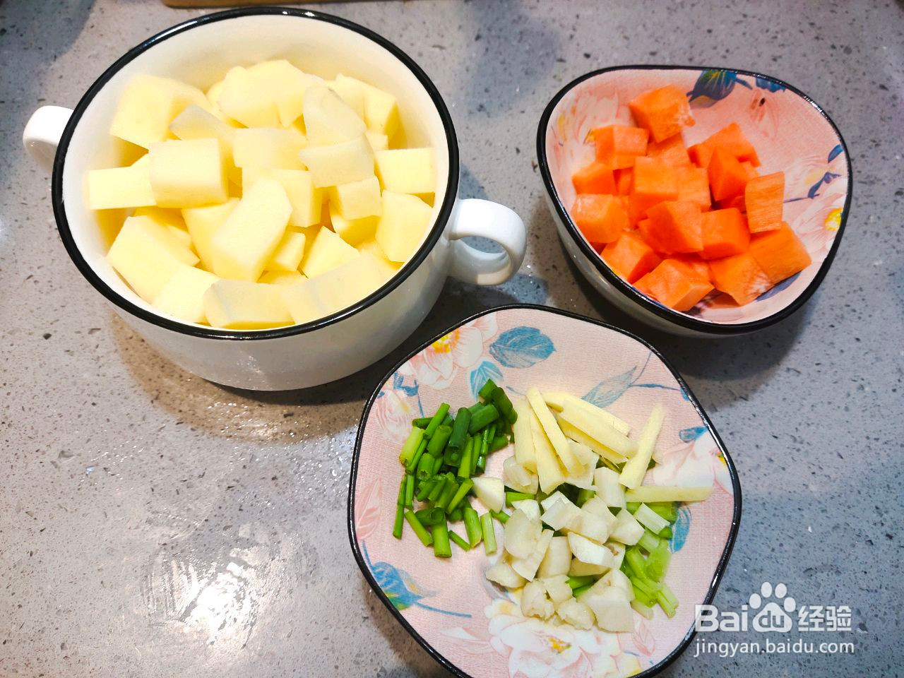 家常小炒辣炒土豆鸡丁的做法