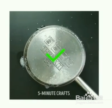 清洗锅底顽固污渍小技巧！