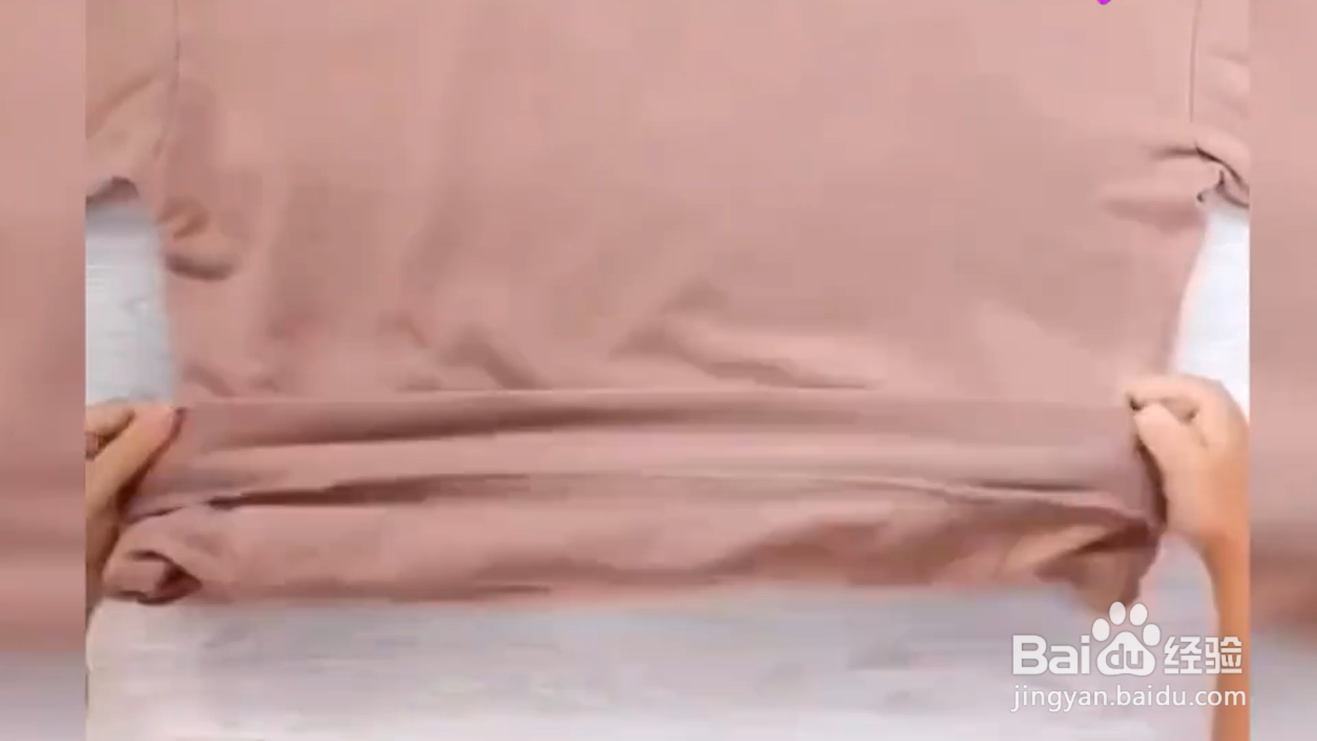 如何方便快捷的折叠卫衣？