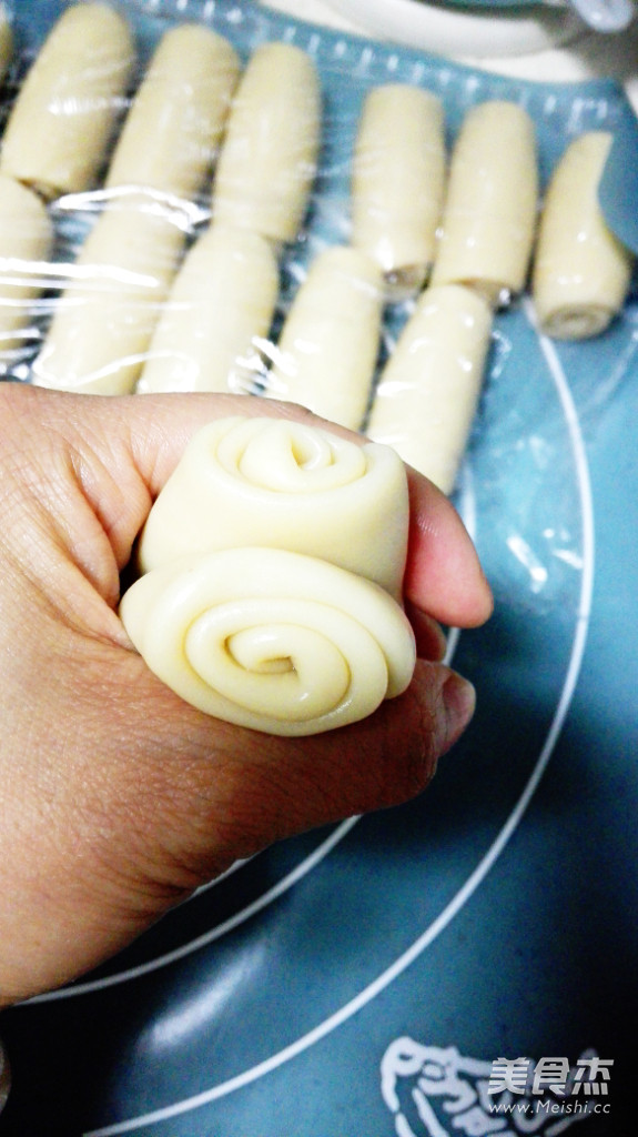 蛋黄酥的家常做法