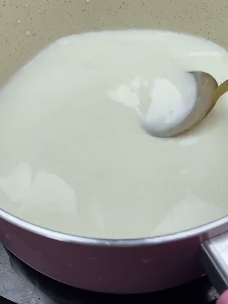怎么做冰凉爽口的牛奶芒果冻