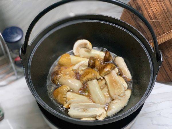 鲜姬松茸煮牛肉