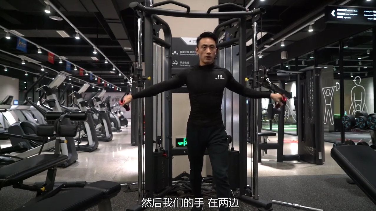 龙门架夹胸训练怎么做?