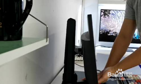 电脑显示器怎么调升降