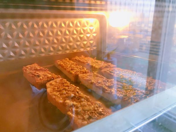 蒜泥酱香吐司条