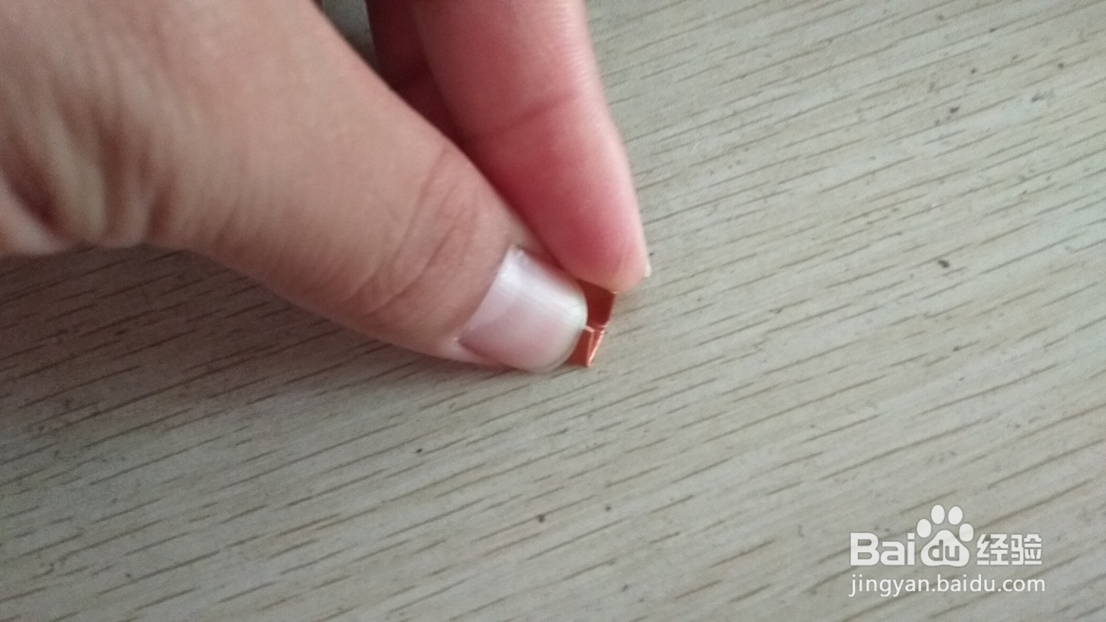如何用一块长方形硬卡纸做简易的钢笔的支架